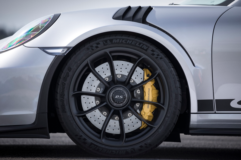 Illustration for article titled Put These Very Good 2019 Porsche 911 GT3 RS Photos In Your Life